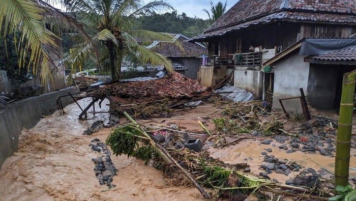 Kondisi rumah rusak di wilayah Ulu Ogan, OKU rusak usai diterjang banjir.