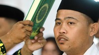 Rohaniawan mengambil sumpah Panitia Pemungutan Suara (PPS) pada pelantikan di Graha Misfalah, Gorontalo, Minggu (26/5/2024).