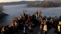 Kunjungan wisatawan pada masa libur waisak meningkat dari hari sebelumnya yakni 914 orang per hari menjadi 6.242 orang per kamis (23/5) hingga Sabtu (25/5).