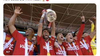 Akun media sosial MU penuh dengan foto kemenangan Piala FA. Foto: Twitter