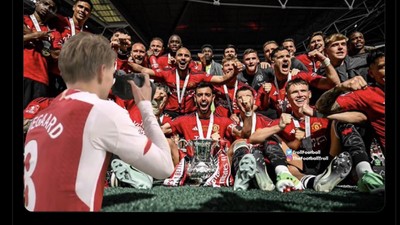 Meme MU Juara Piala FA, Arsenal Ikut Kena Ledek