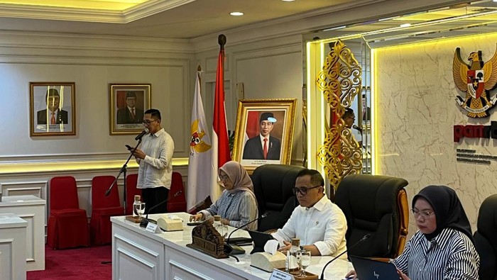 Menteri Pendayagunaan Aparatur Negara dan Reformasi Birokrasi (PANRB) Azwar Anas di Kementerian PANRB, Jakarta, Minggu (26/5/2024).