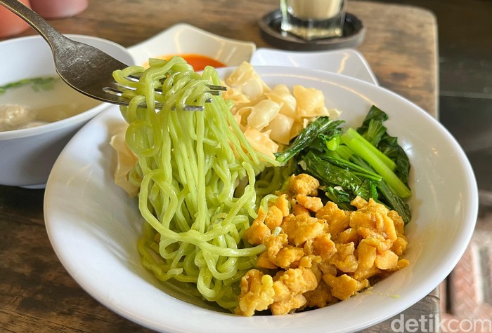 Mie organik dari pakcoy di Blitar