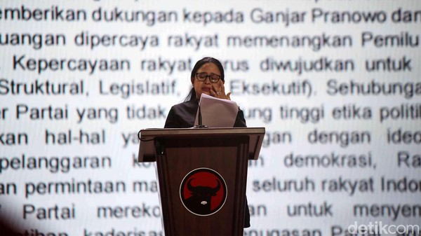 Momen Puan Nangis di Rakernas PDIP