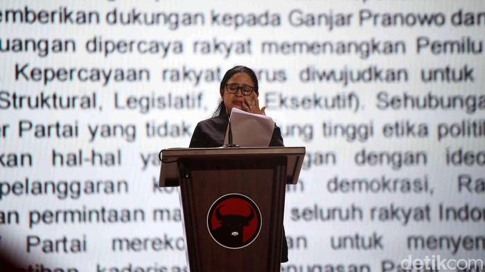 Momen Puan Nangis di Rakernas PDIP Ketua DPP PDIP Puan Maharani tak sanggup menahan tangis mengucapkan terima kasih kepada seluruh rakyat Indonesia seusai perhelatan Pilpres 2024.