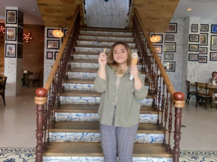 Nadya Holscher Doyan Makan Es Krim hingga Piawai Racik Kopi