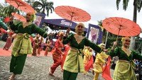 Tarian tradisional memeriahkan puncak Gerakan Nasional Bangga Buatan Indonesia dan Bangga Berwisata di Indonesia (Gernas BBI-BBWI). 