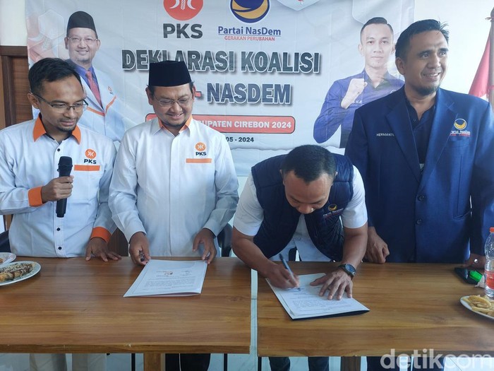 Penandatangan koalisi Cirebon Baru antara PKS dan Nasdem jelang Pilkada 2024