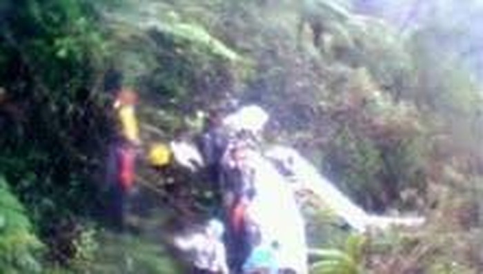 Penemuan pesawat Cessna C 172 Skyhawk di Kawah Burung, Gunung Ciremai pada 28 November 2011.