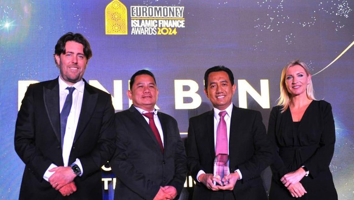 PT Bank Tabungan Negara (Persero) Tbk melalui Unit Usaha Syariah meraih penghargaan Best Domestic Islamic Bank di Indonesia pada ajang Euromoney Islamic Awards.