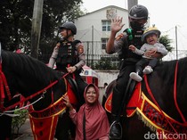Polisi Berkuda Jadi Primadona Pengunjung CFD Jakarta