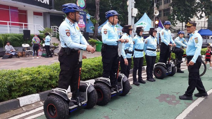 Polisi bersepatu roda patroli di CFD (dok. Istimewa)