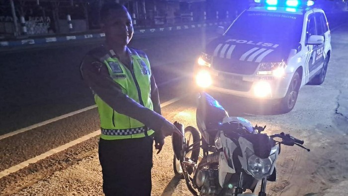 Polisi mengamankan motor yang akan digunakan untuk balap liar di Pacitan