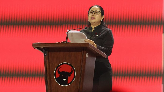 Ketua DPP PDIP, Puan Maharani, menyampaikan rekomendasi hasil Rakernas ke-V PDIP di Beach International Stadium, Ancol, Jakarta, Minggu (26/5/2024).