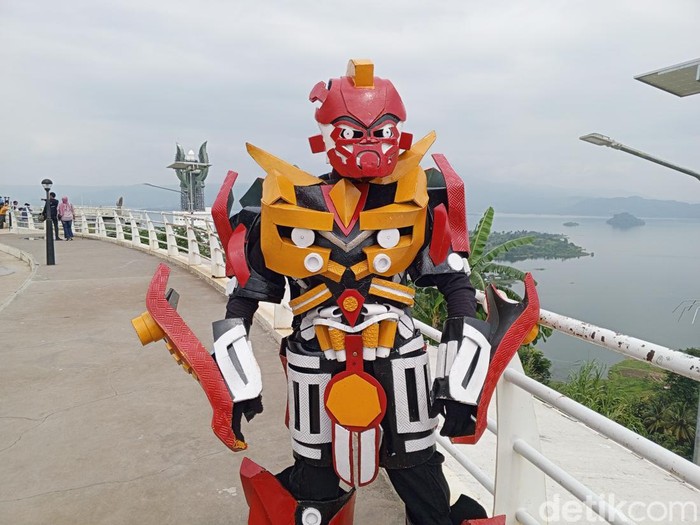 Robot Transformer di Obwis Masjid Al Kamil, Jatigede, Sumedang.