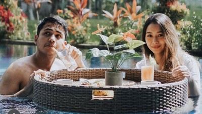 Romantis! Rizky Alatas dan Adzana Bing Slamet saat Sarapan hingga Dinner