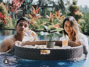 Romantis! Rizky Alatas dan Adzana Bing Slamet saat Sarapan hingga Dinner