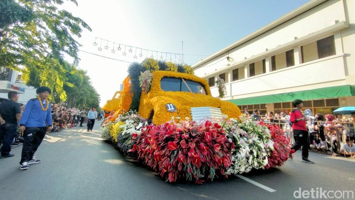 Semarak Surabaya Vaganza dalam memperingati Hari Jadi Kota Surabaya (HJKS) ke-731