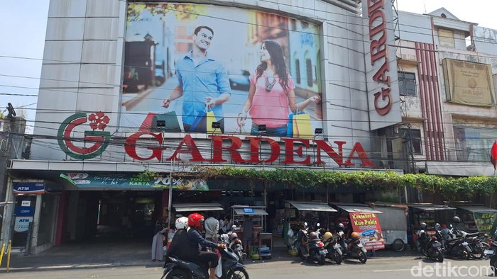Supermarket Gardena salah satu pionir toserba tertua di Jogja. Eksis sejak 1977.