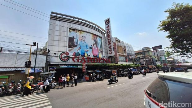 Supermarket Gardena salah satu pionir toserba tertua di Jogja. Eksis sejak 1977.