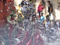 Warna-warni Kemeriahan Surabaya Vaganza 2024