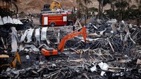 Seluruh bangunan taman hiburan ludes terbakar.