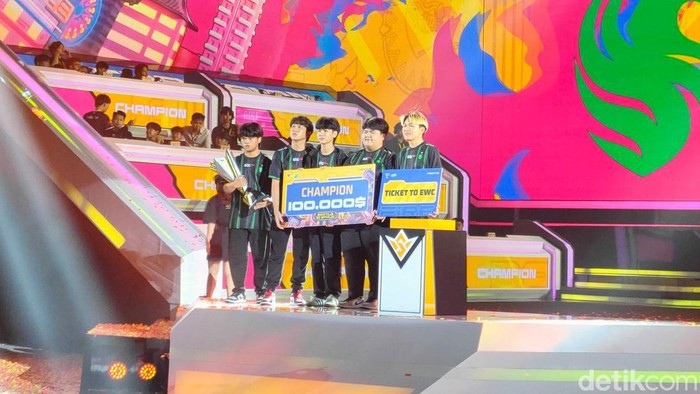 Babak grand final FFWS SEA 2024 Spring resmi berakhir. Team Falcons menjadi juaranya, dan lolos ke Esports World Cup 2024.