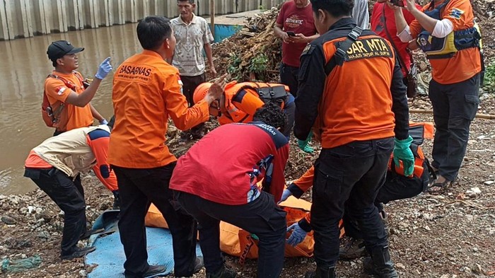 Jasad Pria yang Tercebur ke Kali di Jakarta Barat Berhasil Ditemukan dalam Keadaan Tak Bernyawa