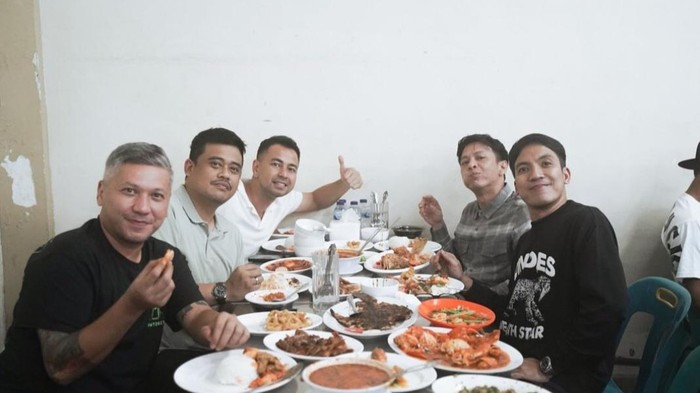 Wali Kota Medan Bobby Nasution makan seafood bersama sejumlah artis di Medan