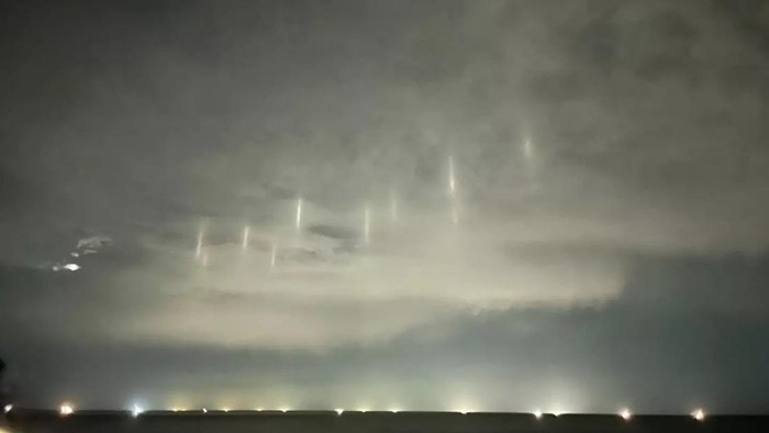 9 Pilar cCahaya Misterius di Langit Jepang