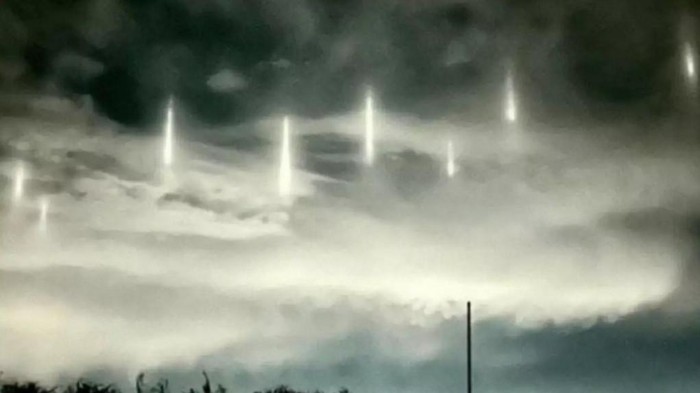 9 Pilar cCahaya Misterius di Langit Jepang