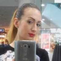 Inilah potret wanita 36 tahun itu di masa lalu. Penampilannya tampak normal dengan wajah yang masih natural. Foto: dok. Instagram @ justqueen88