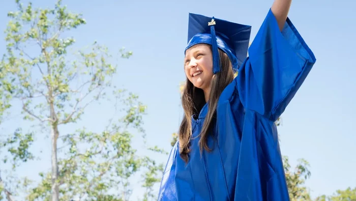Athena Elling, remaja jenius jadi sarjana di usia 11 tahun.