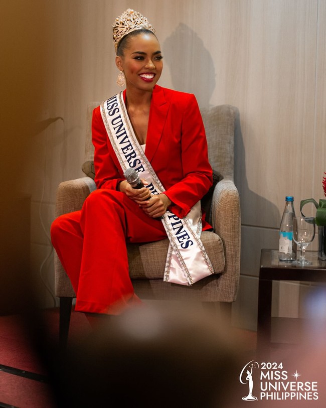 Chelsea sendiri sudah sering mengikuti ajang kecantikan sejak SMA. Ia juga sudah menjadi model sejak berusia 14 bahkan telah menghiasi berbagai sampul majalah. Foto: Instagram @manalochelsea