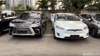 Delapan mobil sudah diamankan sebagai barang bukti, juga dengan pelat nomer palsunya juga ditemukan ada 25 KTA DPR yang diduga palsu, kata Kabid Humas Polda Metro Jaya Kombes Ade Ary Syam Indradi kepada wartawan, Senin (27/5/2024).  