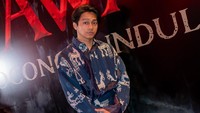 Yang akan tayang lagi, Deva juga akan bermain dalam judul La Tahzan. Dalam film ini, ia juga akan berperan sebagai suami berselingkuh. Foto: Instagram @devamahenra
