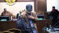 Sebelumnya, Gazalba Saleh didakwa jaksa KPK menerima gratifikasi dan melakukan tindak pidana pencucian uang (TPPU). Gazalba didakwa menerima gratifikasi secara bersama-sama senilai Rp 650 juta. 