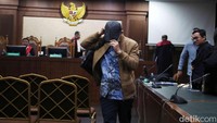Jaksa KPK mengatakan gratifikasi itu diterima Gazalba dari Jawahirul Fuad terkait perkara kasasi Nomor 3679 K/PID.SUS-LH/2022. Jawahirul merupakan pemilik usaha UD Logam Jaya yang mengalami permasalahan hukum terkait pengelolaan limbah B3 tanpa izin dan diputus bersalah dengan vonis 1 tahun penjara. 