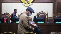 Majelis hakim Pengadilan Tindak Pidana Korupsi (Tipikor) Jakarta menerima nota keberatan atau eksepsi yang diajukan mantan hakim agung nonaktif Gazalba Saleh. 