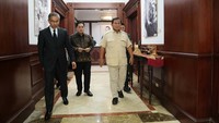 Ditambahkan Menhan Prabowo bahwa seluruh dunia saat ini melihat Indonesia sebagai salah satu tempat yang menjanjikan dan menjadi negara pertumbuhan di masa depan atau The Future of Growth.