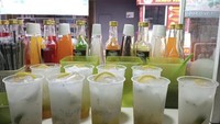 Setiap harinya Es Kuwut Si Qale selalu kebanjiran pesanan. Harganya yang murah meriah menawarkan segelas es kuwut mulai dari Rp 5.000an di Jalan Rawajati V No.5B, Pancoran, Jakarta Selatan. Foto: Google Review