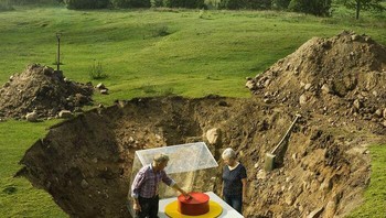Latar belakang Erik di bidang teknik komputer tampaknya memainkan peran besar dalam karya seninya. Menurut sang seniman, teknik telah membekalinya dengan pendekatan sistematis dalam pemecahan masalah. Foto: Erik Johansson