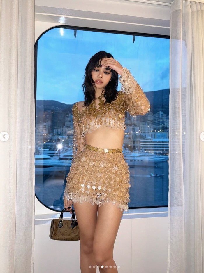 Gaya Lisa BLACKPINK Pakai Gaun Bling-bling Hasil Daur Ulang di Monako