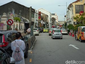 Warga Malaysia Sampai Bingung Ada Profesi Tukang Parkir Liar di Indonesia