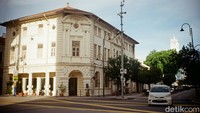 Penang menempati posisi ke-9 dengan keunggulan budayanya. Terletak di Malaysia, pulau ini menawarkan perpaduan unik antara sejarah kolonial, kuil-kuil kuno, dan mural seni jalanan yang hidup. George Town sebagai pusatnya juga dikenal sebagai surga kuliner Asia dengan warisan gastronomi yang kuat. (Septian Farhan Nurhuda/detikcom)