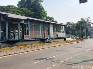 Warga Kaget Halte TransJ Simpang Ragunan Direvitalisasi, Harap Cepat Selesai