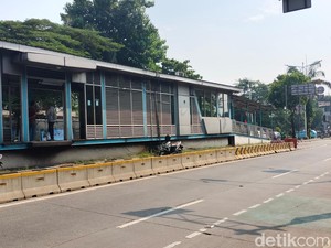 Warga Kaget Halte TransJ Simpang Ragunan Direvitalisasi, Harap Cepat Selesai