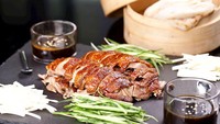 Telah ada sejak Dinasti Yuan, bebek peking menjadi budaya kuliner di China yang telah turn temurun. Tetapi popularitasnya baru meroket pada abad-16. Foto: Taste Atlas