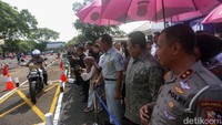 Pengendara yang hendak uji SIM C1 juga bakal melakukan tes attitude. Hal tersebut dilakukan guna mengantisipasi adanya konvoi kendaraan besar.  