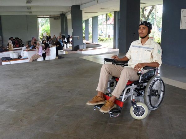 Kursi Roda Pintar Berbasis Suara Buatan Universitas Jember